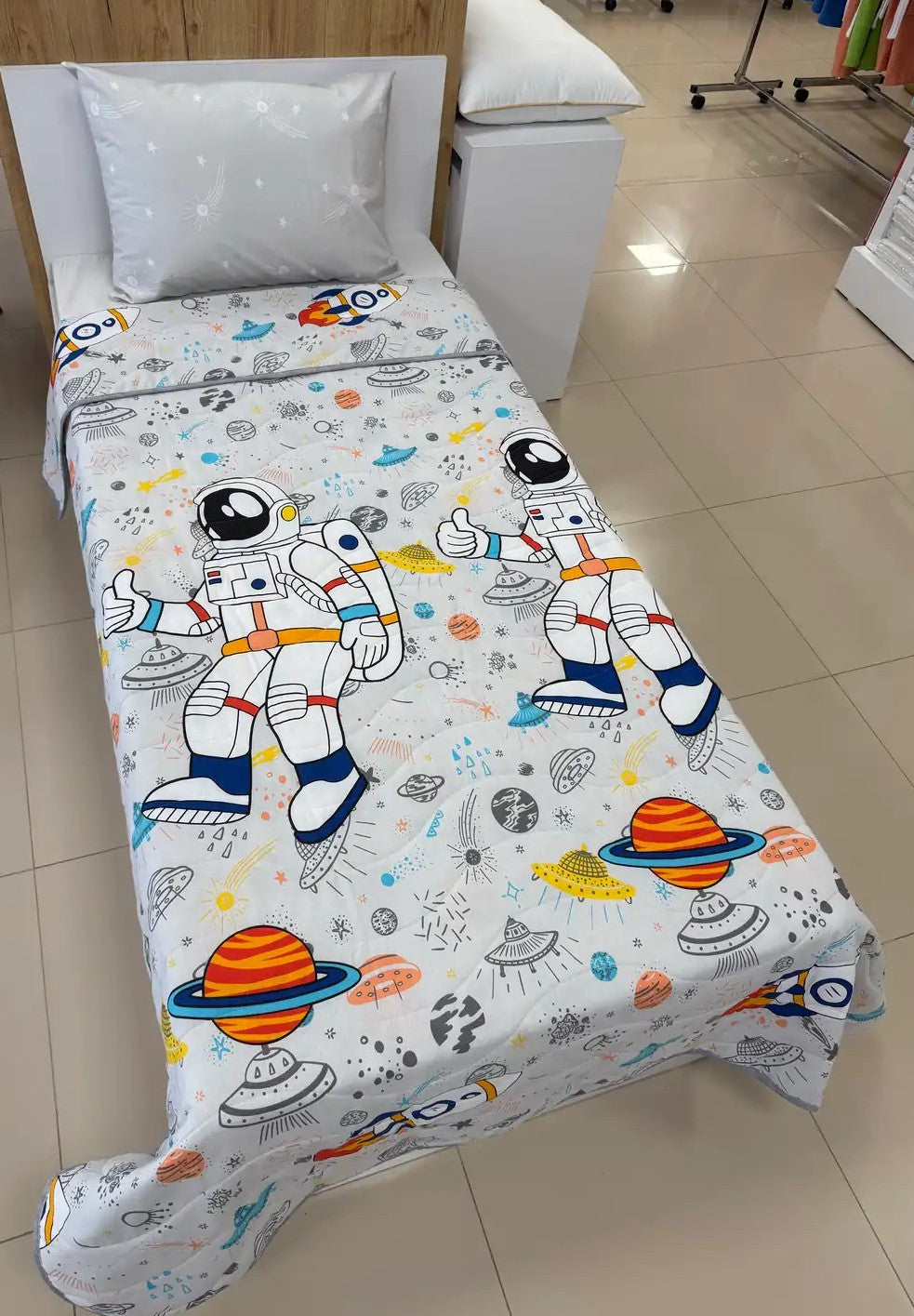 ETEHOMETEX Pamuklu Kapitoneli Yatak Örtüsü Seti TEK KİŞİLİK ASTRANOT GRİ 8696474232103