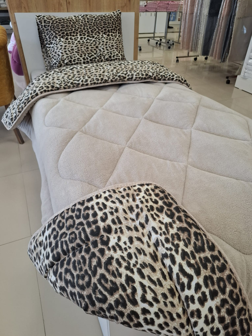 ETE HOMETEX TEK KİŞİLİK LÜX WELSOFT YORGAN SETİ LEOPAR BEJ 155X215CM 8696474231961